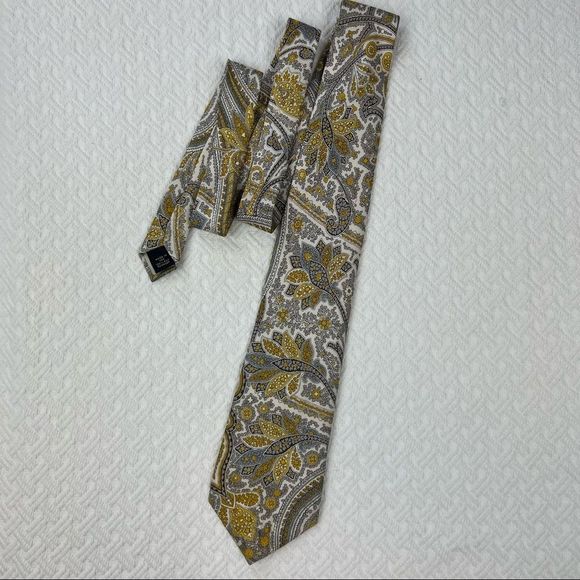 Banana Republic 100% Silk tie - Picture 6 of 10